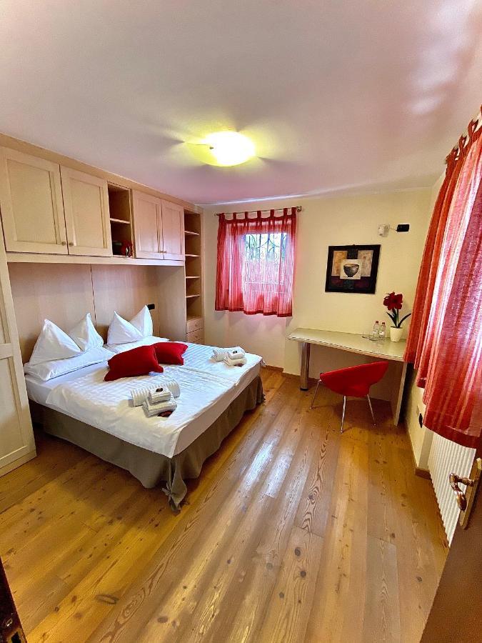 Appartamento Le Colonne - Relais Villa Quercia Тассулло Экстерьер фото